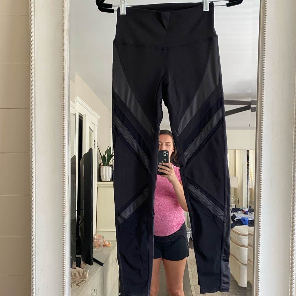 Alo high wasted black moto vented leggings